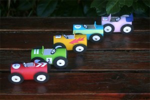 coches-carton-juguete